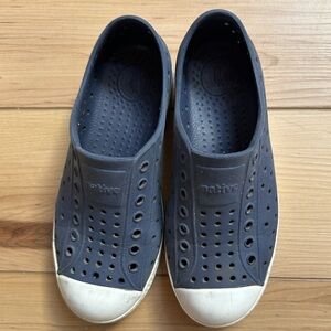 Native Kids Dark Blue Slip-On Sneakers, size 13